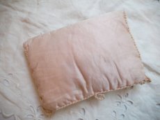 画像5: リボン刺繍薄ピンクのハンキーケース (5)