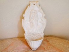 画像2: 聖母マリアと幼いキリストモチーフ　陶器の聖水盤 (2)