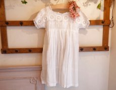 画像1: 綿ローン　ホワイト刺繍　子供ドレス (1)