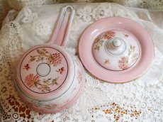 画像5: ピンクのぼかし花柄蓋つき片手鍋 (5)