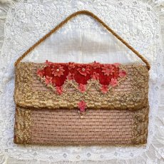 画像2: 赤いお花の装飾のバッグ型ソーイングケース (2)