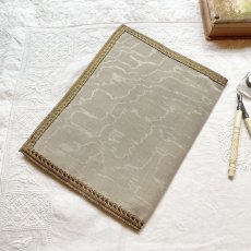 画像3: アリウムの白い花の刺繍ブックカバー (3)