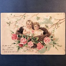 画像1: 2人の兄妹と薔薇籠 エンボス加工のポストカード (1)