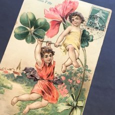 画像2: クローバーや花と戯れる妖精たち エンボス加工のポストカード (2)
