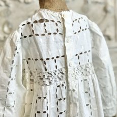 画像6: 綿のカットワークベビードレス (6)