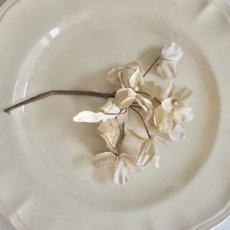 画像7: 白い花のコサージュ (7)