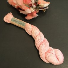 画像1: ピンクのシルク糸 (1)