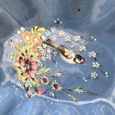 画像4: 小鳥と花々のブルーホーローパントレイ (4)