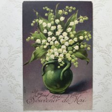 画像1: グリーンのベースに飾られたスズランのブーケポストカード (1)