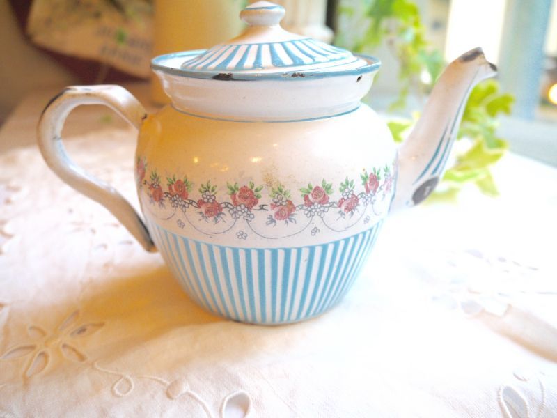 社ブルーローズガーランド小さなティーポット Torico Lore