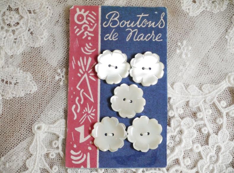 可愛い台紙のお花の貝ボタンシート Torico Lore