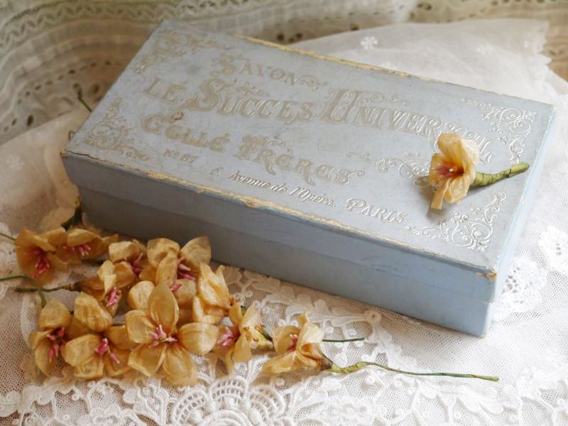 石鹸の紙箱とワックスペーパーの花セット Torico Lore