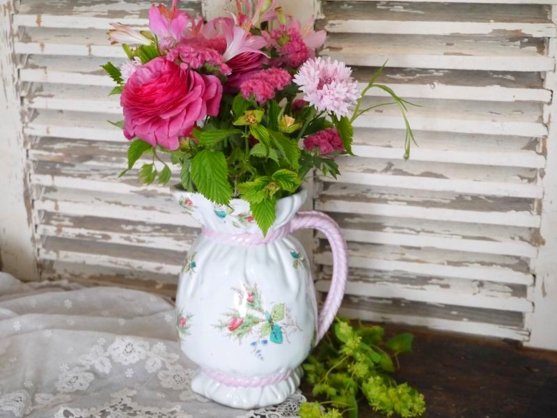 リュネヴィル ピンクの薔薇つぼみ柄 陶器のピシェ Torico Lore