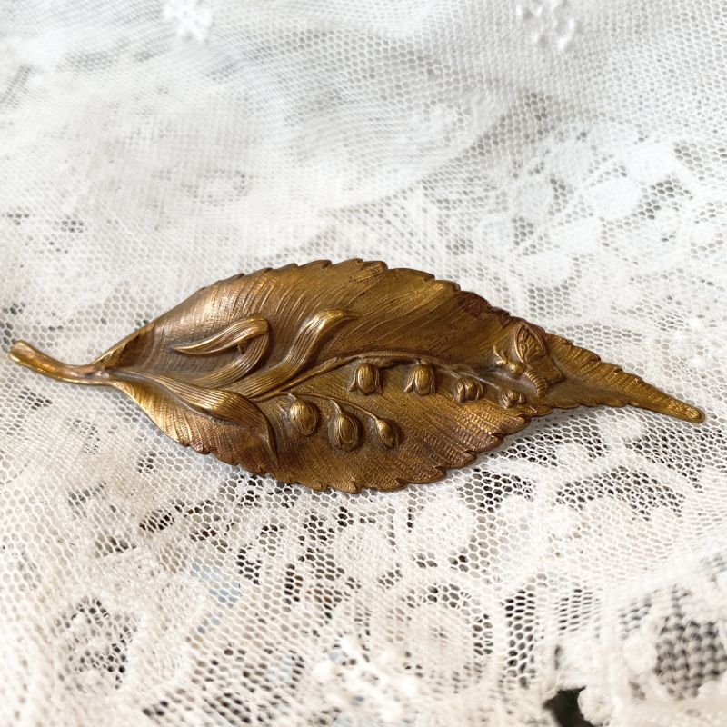 すずらんと蝶のブローチ Torico Lore