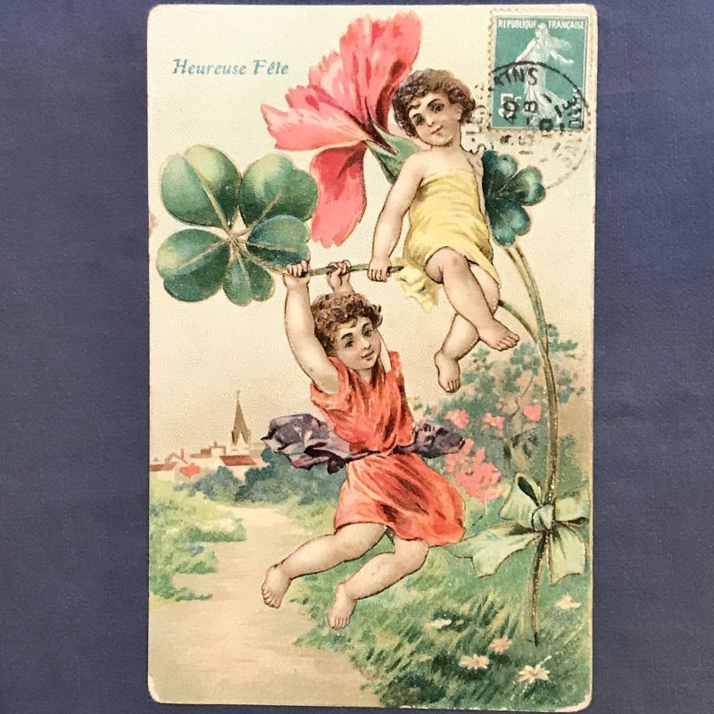 画像1: クローバーや花と戯れる妖精たち エンボス加工のポストカード (1)